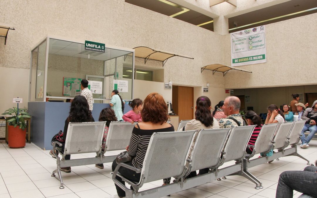 Privatización silenciosa: más mexicanos recurren a la salud privada ante el colapso del sistema público