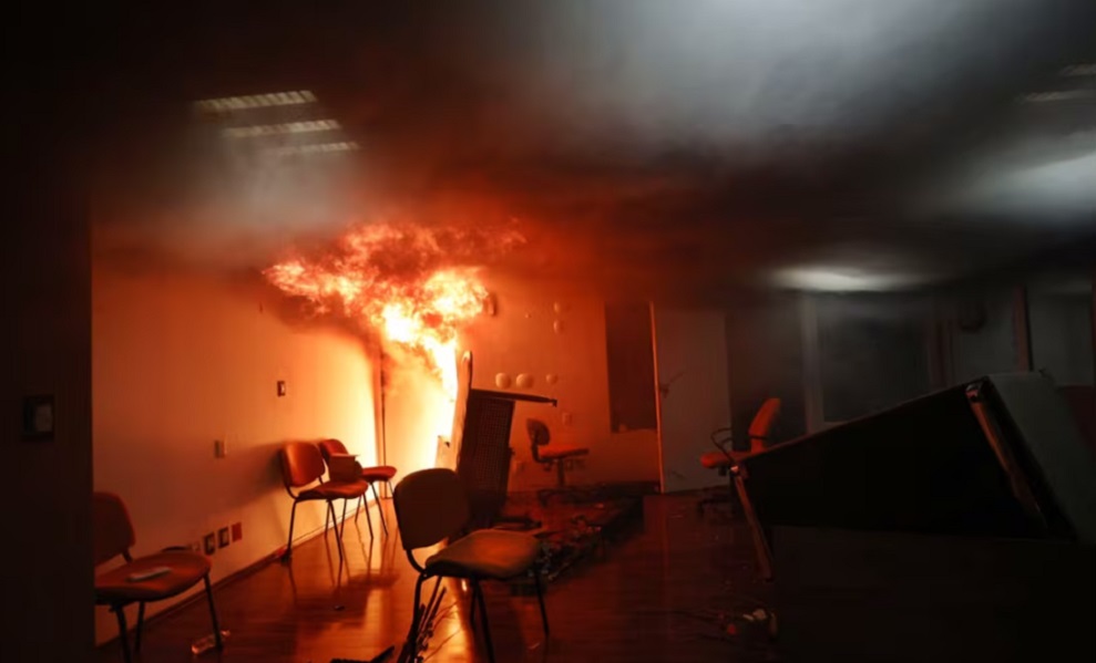 Rechaza SEGOB violencia de la CNTE; maestros se deslindan de “desmanes”