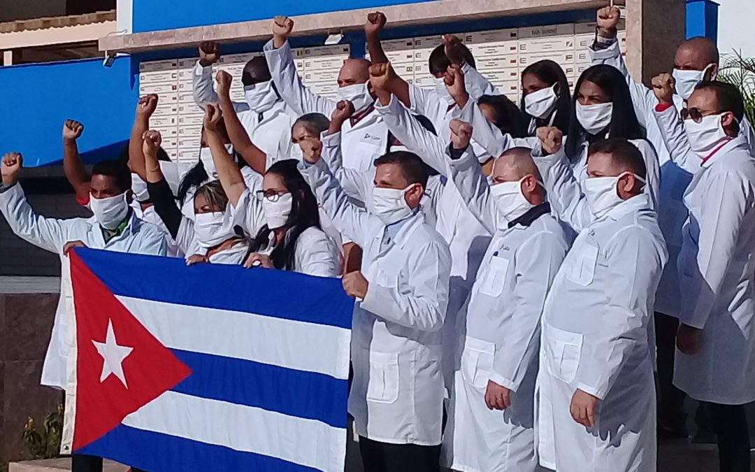 Cuesta 2 mil millones presencia de médicos cubanos en México