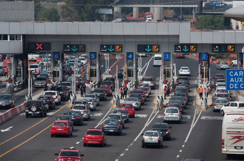 Niegan eliminación de pago en efectivo en casetas; transición será gradual y opcional, afirma SICT