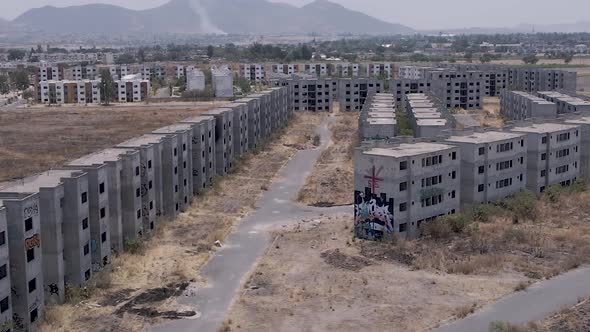 Inmobiliarias ven riesgo legal en plan para vender casas invadidas