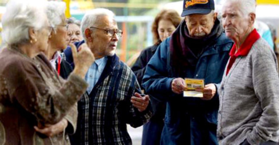 Pensiones se llevan casi una cuarta parte del gasto público; expertos alertan por impacto en salud y educación