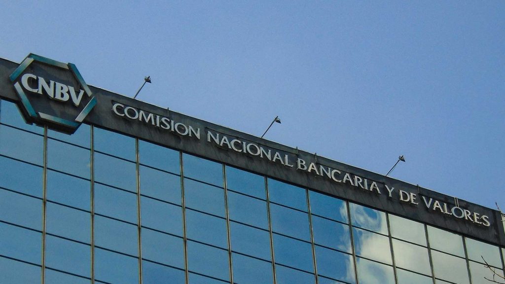 Bancos depuran clientes tras señalamientos por lavado
