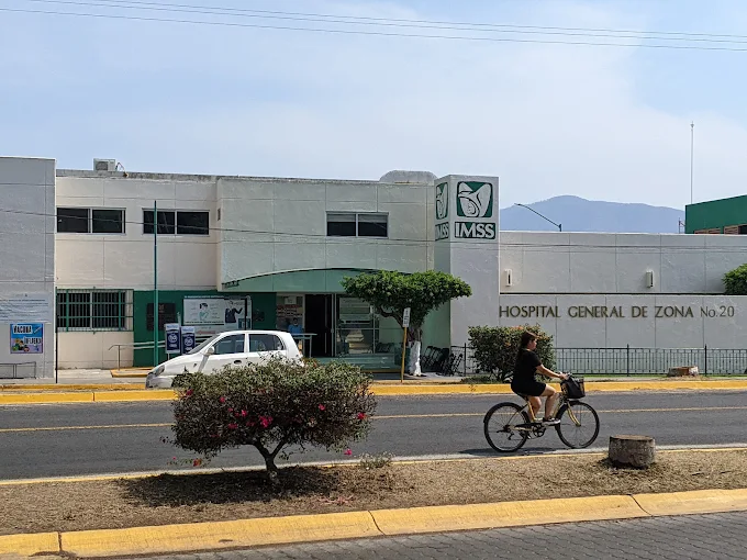 Fallas eléctricas, sin drenaje y sin licencia sanitaria: así es la clínica a la que el IMSS quiere enviar a pacientes renales en Autlán