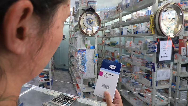 Narco impulsa venta de medicamentos adulterados en farmacias ilegales -  Proyecto 10