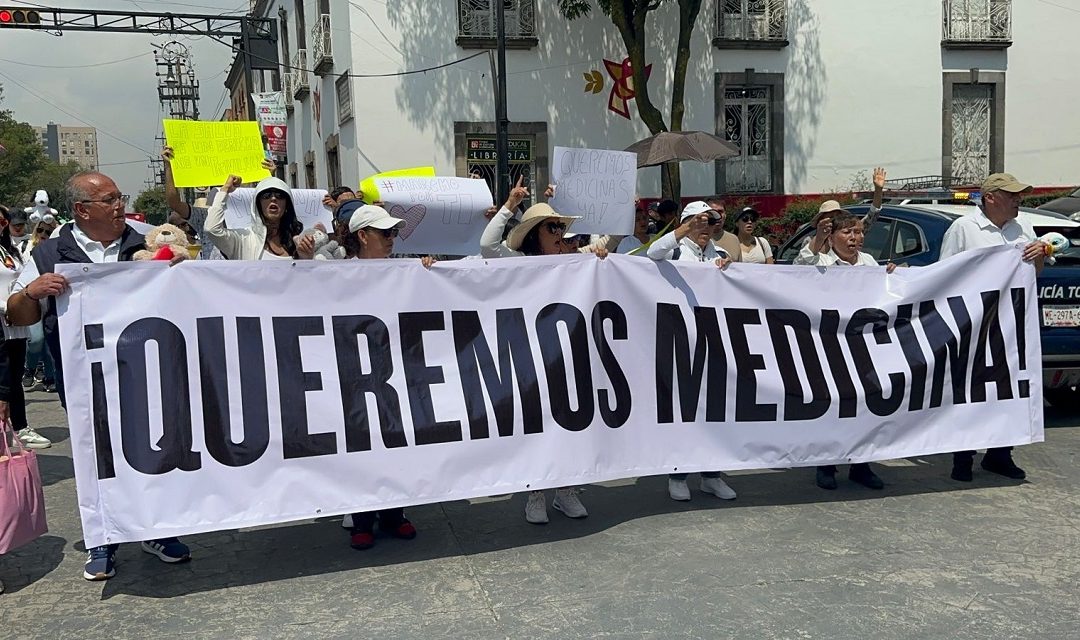 Pacientes oncológicos protestan por desabasto de medicinas