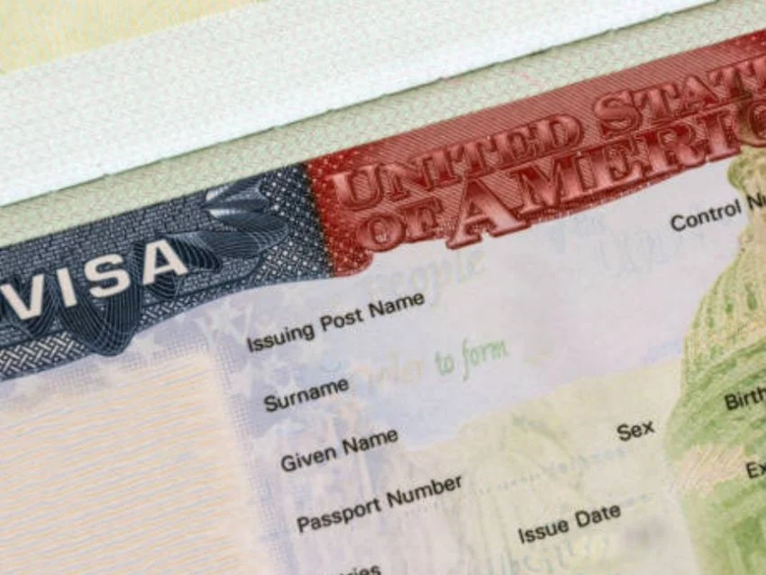 EU exigirá entrevistas a menores y adultos mayores que soliciten visa
