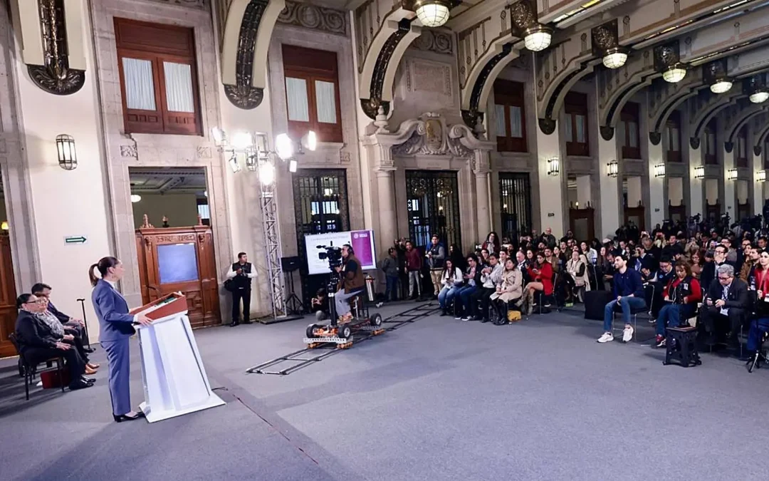 Aumentan medios afines a 4T en mañaneras; Sheinbaum desinforma sobre obras insignia