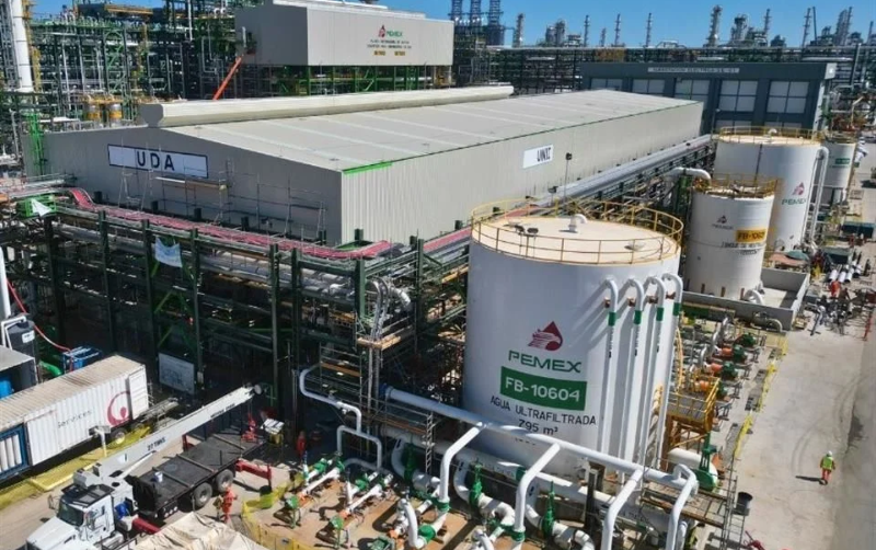 Prevén récord de deuda pública por rescate a Pemex