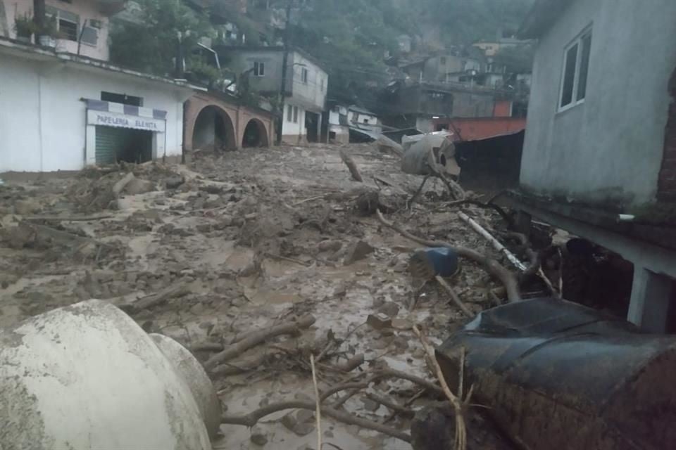 Sube a 37 la cifra de muertos por lluvias en el país