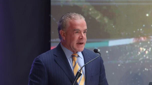 Imputan narcotráfico y huachicoleo a dueño de Miss Universo