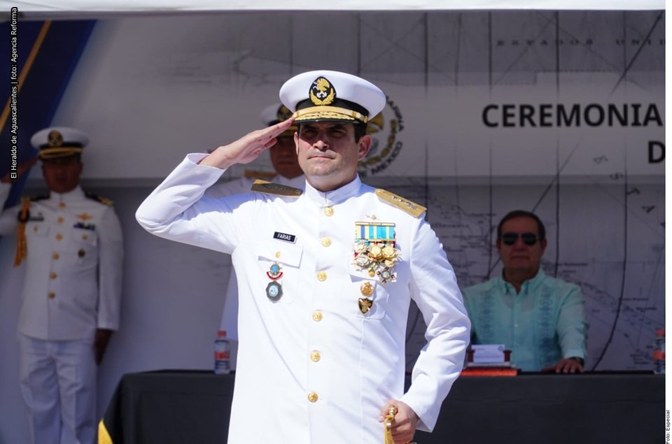 VICEALMIRANTE ACUSADO DE HUACHICOL BUSCA PERMANECER EN LA MARINA PESE A PROCESO PENAL