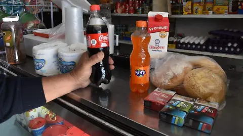 Aumento a cigarros y refrescos empuja inflación a 3.77 % en enero