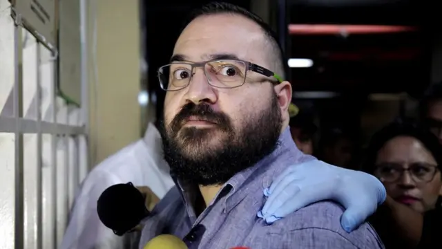 Vinculan a proceso a Javier Duarte por presunto desvío de 5 mdp; seguirá en prisión preventiva