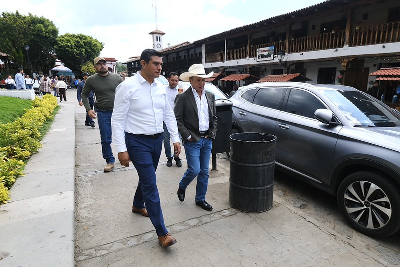 Pablo Lemus anuncia apoyo para personas que perdieron su vehículo