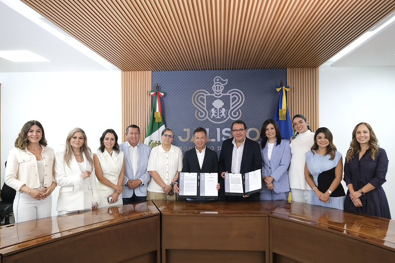 Lemus promete blindar derechos de la niñez con transporte gratis y salud universal